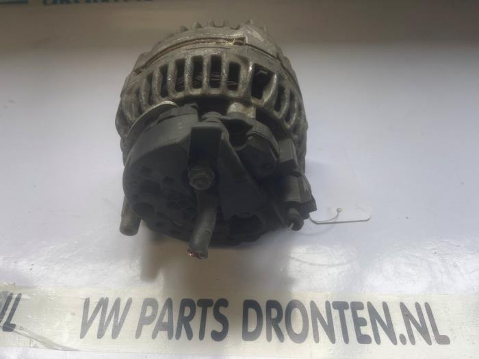 Dynamo van een Audi A4 Avant (B8) 2.0 TDI 16V 2011