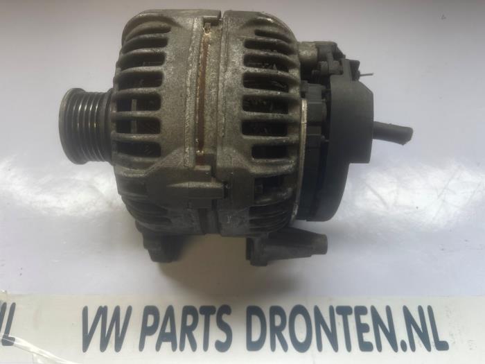 Dynamo van een Audi A4 Avant (B8) 2.0 TDI 16V 2011