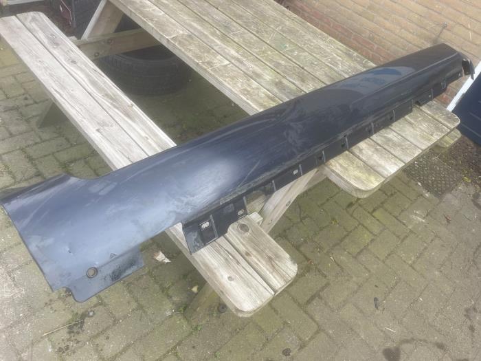 Używane Belka boczna lewa Audi A8 (D3) 4.2 V8 40V Quattro Cena € 50,00 Procedura marży oferowane przez VW Parts Dronten