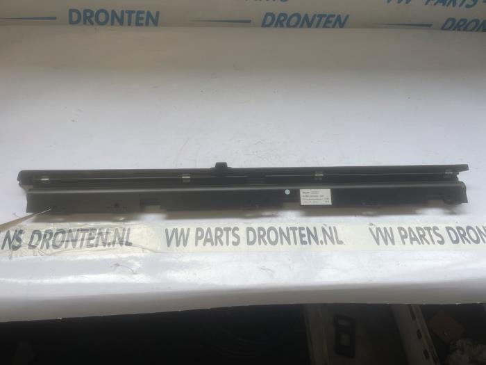Używane Roleta prawa Audi A8 (D3) 4.2 V8 40V Quattro Cena € 60,00 Procedura marży oferowane przez VW Parts Dronten