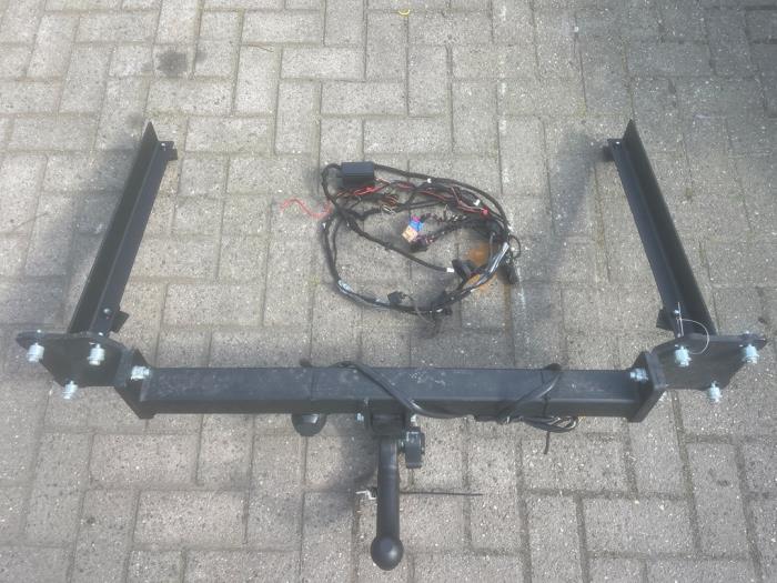 Używane Hak holowniczy Audi A8 (D3) 4.2 V8 40V Quattro Cena € 250,00 Procedura marży oferowane przez VW Parts Dronten