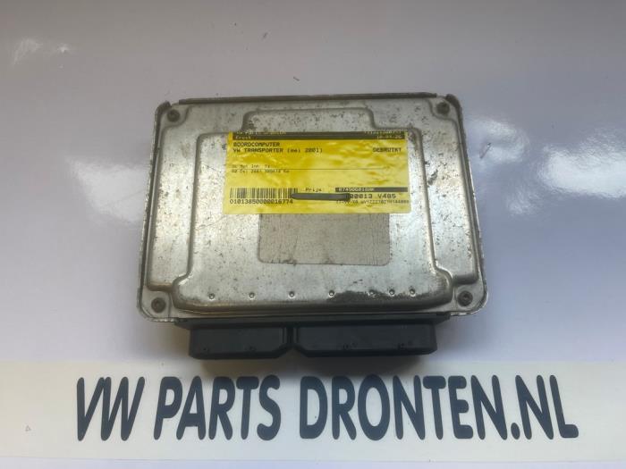 Używane Komputer pokladowy Volkswagen Transporter T4 2.5 TDI Cena € 80,00 Procedura marży oferowane przez VW Parts Dronten