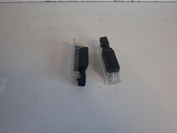 Gebrauchte Einstiegbeleuchtung Alfa Romeo Giulia (952) 2.2d 150 16V Preis € 10,00 Margenregelung angeboten von VW Parts Dronten