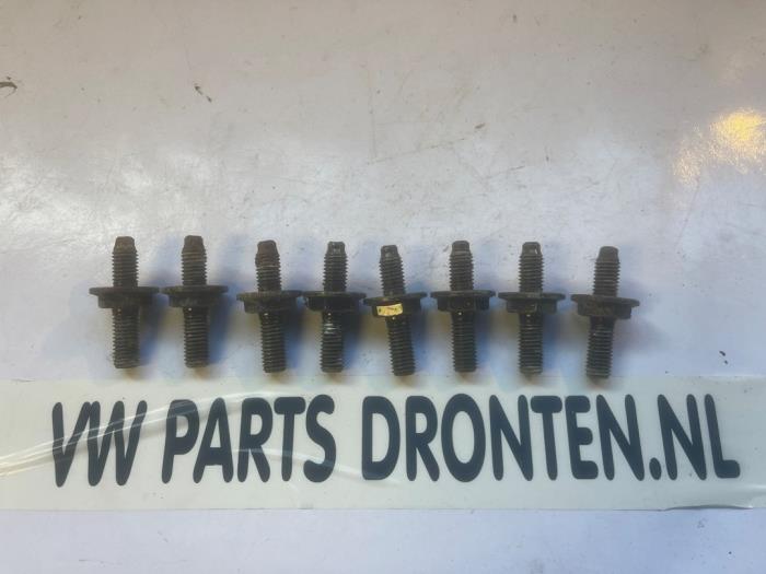 Gebrauchte Schraubenset Volkswagen Transporter T4 2.5 TDI Preis € 10,00 Margenregelung angeboten von VW Parts Dronten