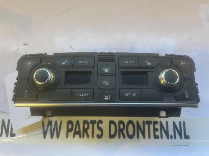Usagé Commande chauffage Audi A8 (D3) 4.2 V8 40V Quattro Prix € 50,00 Règlement à la marge proposé par VW Parts Dronten