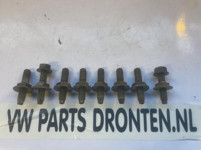 Gebrauchte Schraubenset Volkswagen Transporter T4 2.5 TDI Preis € 10,00 Margenregelung angeboten von VW Parts Dronten