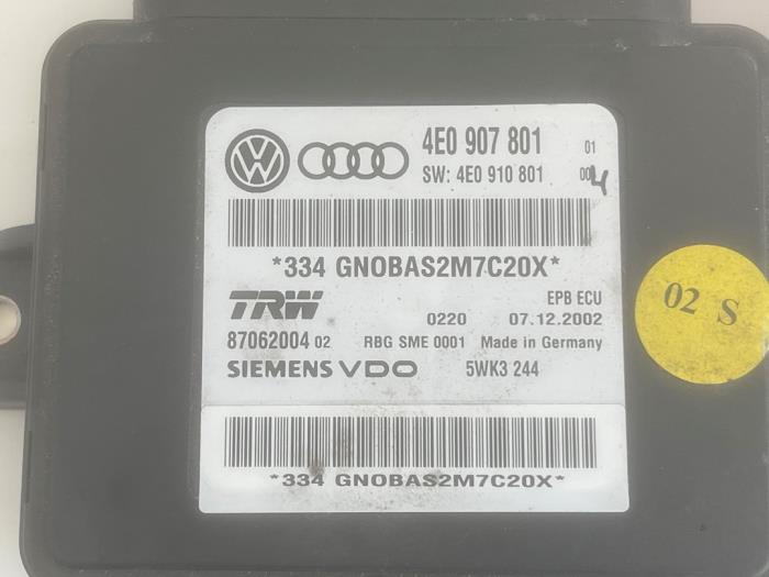 Używane Modul hamulca postojowego Audi A8 (D3) 4.2 V8 40V Quattro Cena € 75,00 Procedura marży oferowane przez VW Parts Dronten