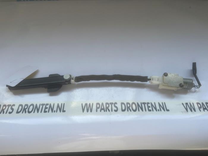 Gebrauchte Gurtbringer links Audi A8 (D3) 4.2 V8 40V Quattro Preis € 45,00 Margenregelung angeboten von VW Parts Dronten