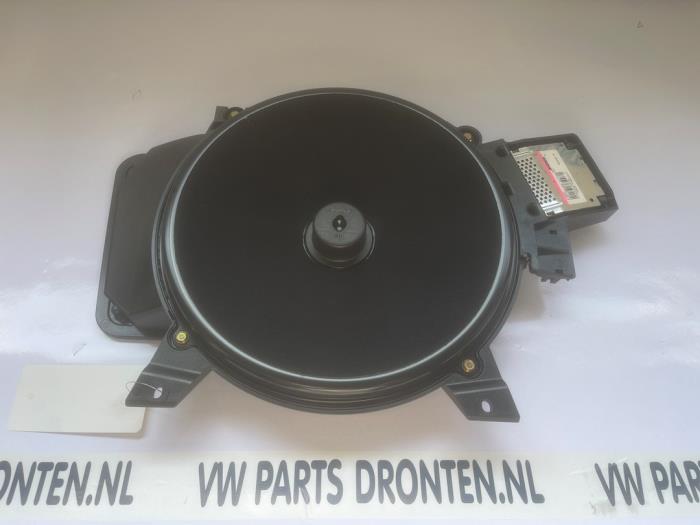Używane Subwoofer Audi A8 (D3) 4.2 V8 40V Quattro Cena € 50,00 Procedura marży oferowane przez VW Parts Dronten