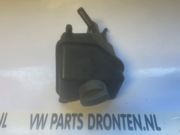 Begagnade Styrservotank Audi A8 (D3) 4.2 V8 40V Quattro Pris € 25,00 Marginaltabell erbjuds av VW Parts Dronten