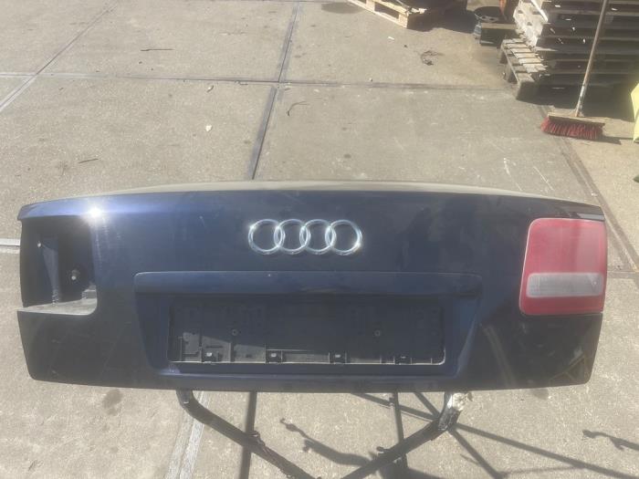 Używane Tylna klapa Audi A8 (D3) 4.2 V8 40V Quattro Cena € 100,00 Procedura marży oferowane przez VW Parts Dronten