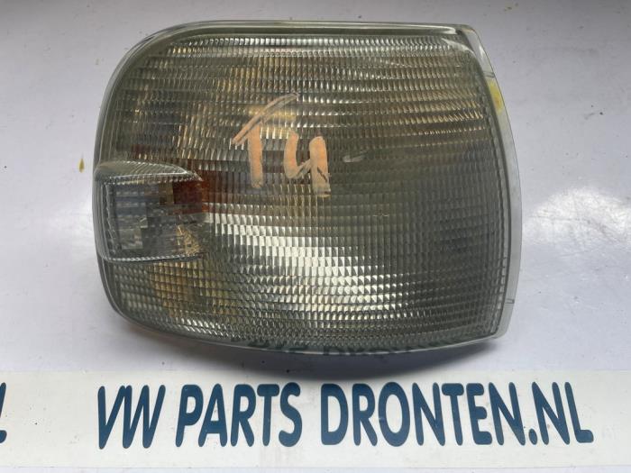 Begagnade Indikator, höger Volkswagen Transporter T4 2.5 TDI Pris € 15,00 Marginaltabell erbjuds av VW Parts Dronten