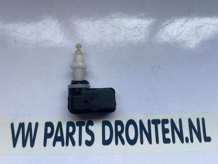 Używane Silnik reflektora Seat Arona (KJX) 1.0 TSI 12V Cena € 15,00 Procedura marży oferowane przez VW Parts Dronten