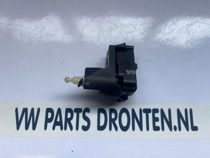 Używane Silnik reflektora Seat Arona (KJX) 1.0 TSI 12V Cena € 23,00 Procedura marży oferowane przez VW Parts Dronten