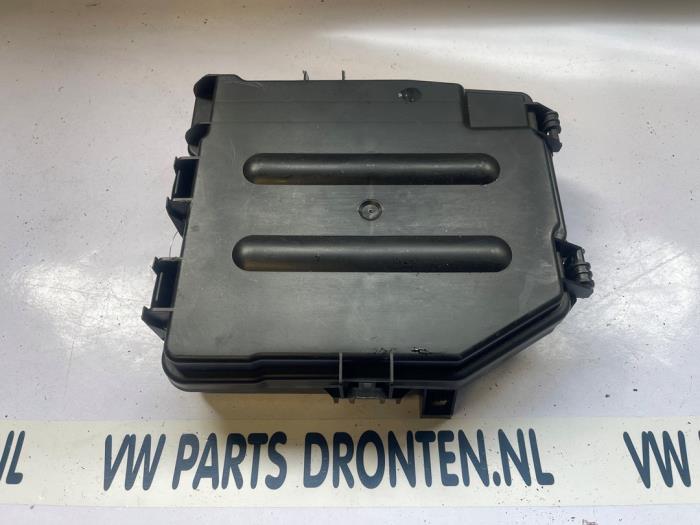 Begagnade Säkringsbox Audi A8 (D3) 4.2 V8 40V Quattro Pris € 10,00 Marginaltabell erbjuds av VW Parts Dronten