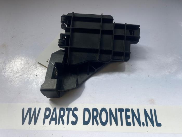 Begagnade Säkringsbox Audi A8 (D3) 4.2 V8 40V Quattro Pris € 10,00 Marginaltabell erbjuds av VW Parts Dronten