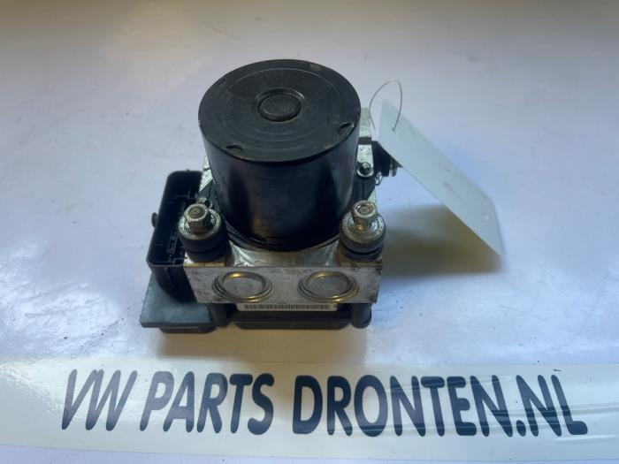 Używane Pompa ABS Volkswagen Polo V (6R) 1.4 16V Cena € 20,00 Procedura marży oferowane przez VW Parts Dronten