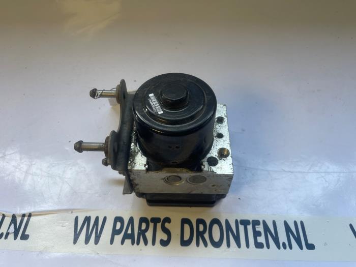 Begagnade ABS-pump Volkswagen Transporter T5 2.0 TDI DRF Pris € 100,00 Marginaltabell erbjuds av VW Parts Dronten