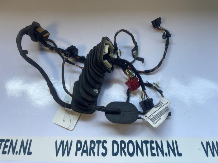 Używane Kabel (rózne) Volkswagen Transporter T5 2.0 TDI DRF Cena € 60,00 Procedura marży oferowane przez VW Parts Dronten