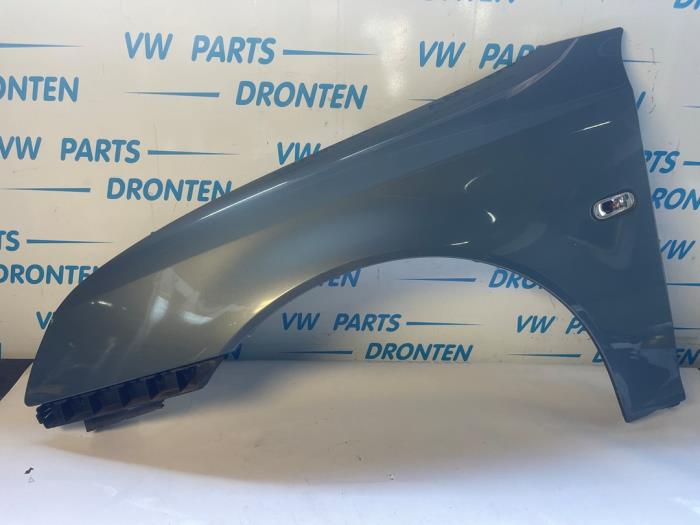 Używane Ekran lewy przód Saab 9-3 Sport Estate (YS3F) 1.8i 16V Cena € 35,00 Procedura marży oferowane przez VW Parts Dronten