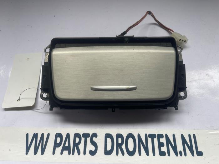 Begagnade Askkopp, fram BMW 3 serie (E90) 320i 16V Pris € 25,00 Marginaltabell erbjuds av VW Parts Dronten