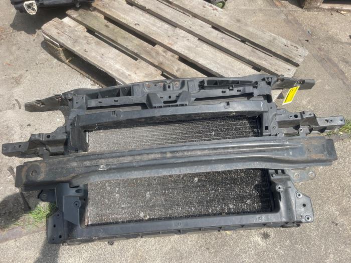 Begagnade Front Volkswagen Caddy III (2KA,2KH,2CA,2CH) 2.0 SDI Pris € 125,00 Marginaltabell erbjuds av VW Parts Dronten