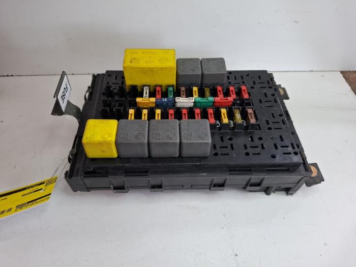 Begagnade Säkringsbox Alfa Romeo Spider (916) 2.0 16V Twin Spark Pris på förfrågan erbjuds av VW Parts Dronten