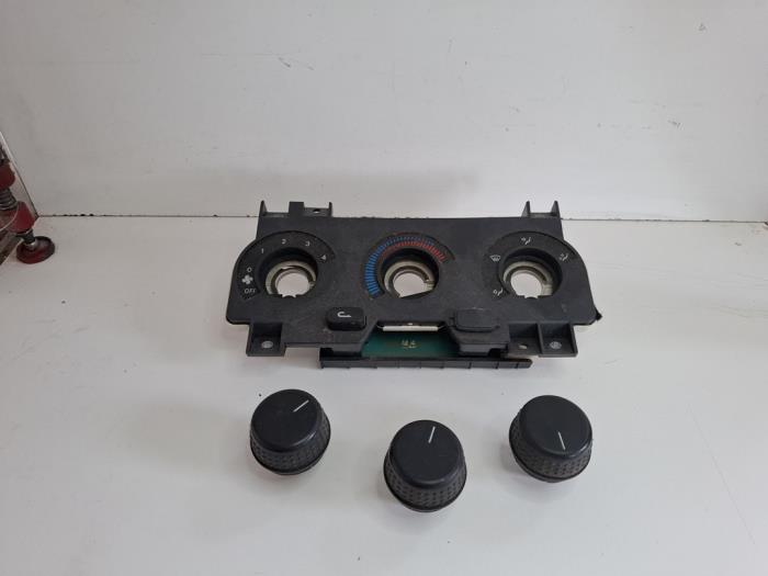 Begagnade Värmekontrollpanel Alfa Romeo Spider (916) 2.0 16V Twin Spark Pris € 20,00 Marginaltabell erbjuds av VW Parts Dronten