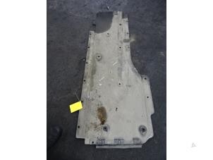 Used Brake anchor plate BMW 1 serie (E81) 118d 16V Price € 25,00 Inclusive VAT offered by Collignon & Fils