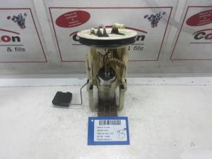 Used Mechanical fuel pump BMW 3 serie (E46/4) 320d 16V Price on request offered by Collignon & Fils