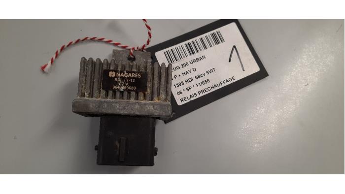 Glow plug relay from a Peugeot 206 (2A/C/H/J/S) 1.4 HDi 2006