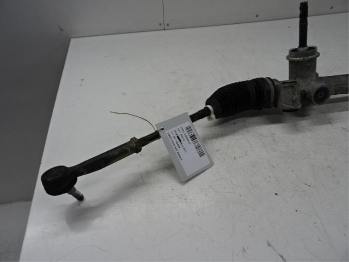 Tie rod, left from a Opel Corsa D 1.2 16V 2011
