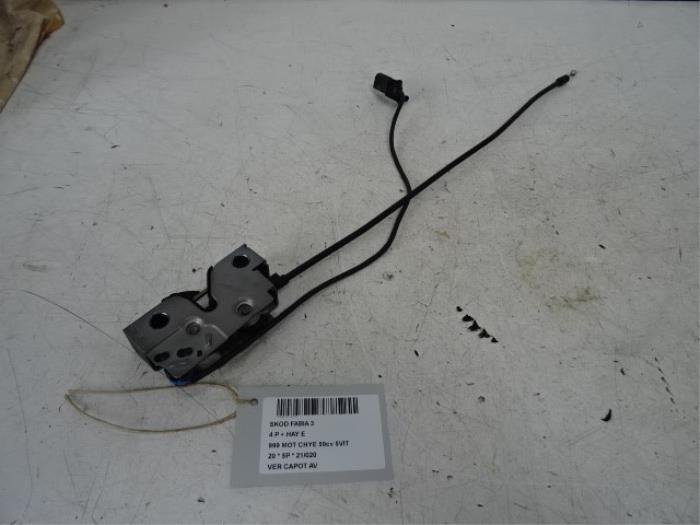 Bonnet lock mechanism from a Skoda Fabia III (NJ3) 1.0 12V 2020