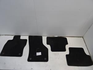 Used Set of mats Seat Leon (5FB) 1.5 TSI 16V Price € 39,99 Inclusive VAT offered by Collignon & Fils