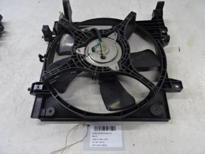 Air conditioning cooling fans from a Subaru Impreza III (GH/GR) 2.0D AWD 2010
