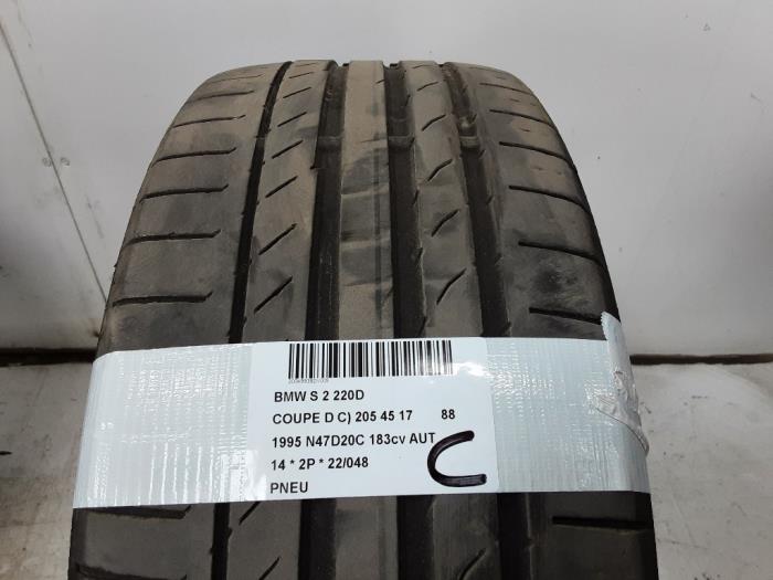 Tyre from a BMW 2 serie (F22) 220d 2.0 16V 2014