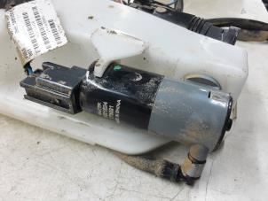 Used Headlight washer pump Mercedes X (470) 350d 3.0 V6 24V 4-Matic Price € 39,99 Inclusive VAT offered by Collignon & Fils