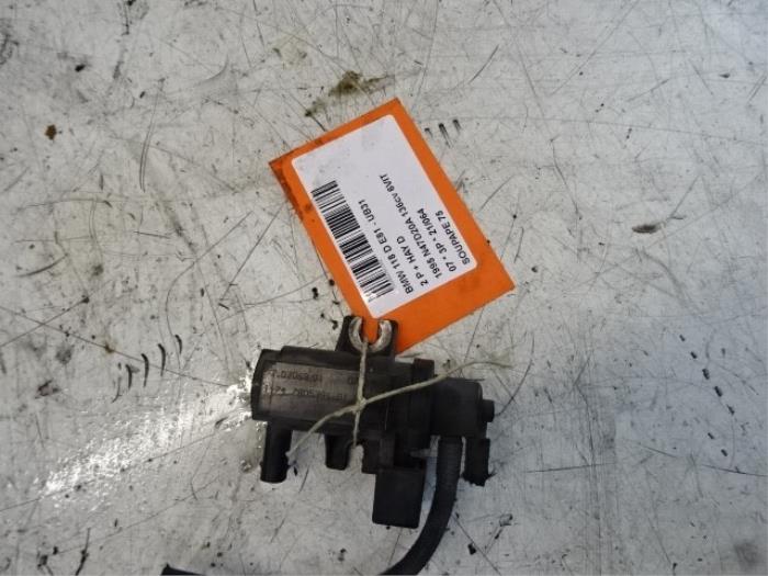 Vacuum valve from a BMW 1 serie (E81) 118d 16V 2007