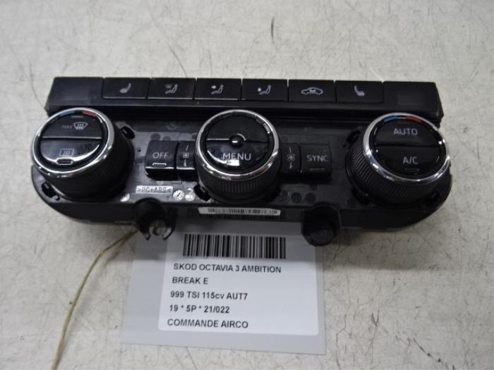 Air conditioning control panel from a Skoda Octavia Combi (5EAC) 1.0 TSI 12V 2019