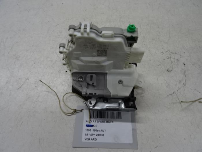 Door lock cylinder, right from a Audi A5 Sportback (F5A/F5F) 1.4 TFSI 16V 2018