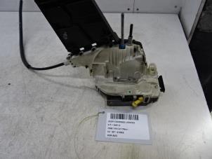 Usagé Serrure portière cylindre gauche Jeep Compass (MP) 1.6 D 16V Multijet II Prix € 50,00 Prix TTC proposé par Collignon & Fils