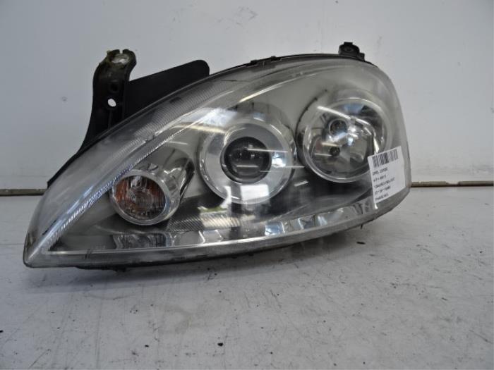 Headlight, left from a Opel Combo Tour (Corsa C) 1.4 16V Twin Port 2007