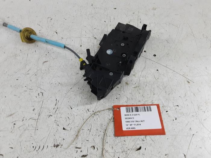 Door lock cylinder, left from a BMW 3 serie (G20) 318d 2.0 TwinPower Turbo 16V 2019