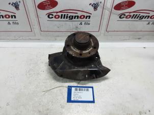 Used Front wheel hub Opel Omega A (16/17/19) 2.3 D Price on request offered by Collignon & Fils