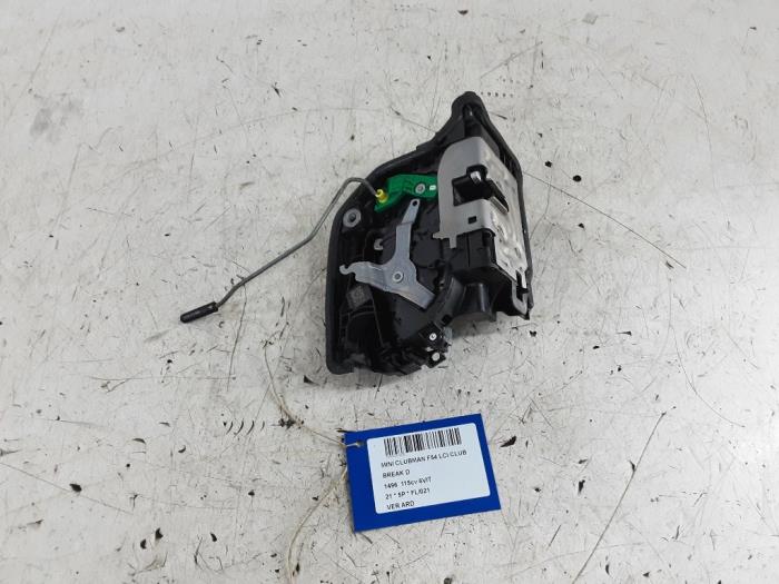 Cilindro de cerradura de puerta derecha de un MINI Clubman (F54) 1.5 One D 12V 2021