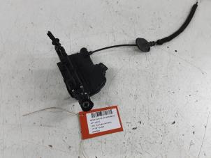 Used Door lock cylinder, left Renault Captur (2R) 1.2 TCE 16V EDC Price on request offered by Collignon & Fils