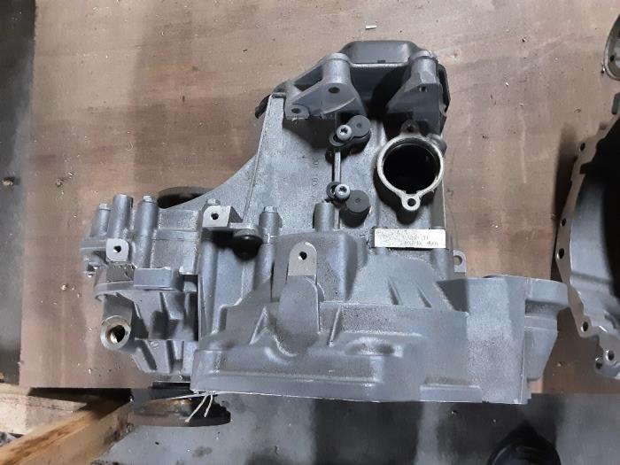 Gearbox from a Audi A1 (8X1/8XK) 1.6 TDI 16V 2010