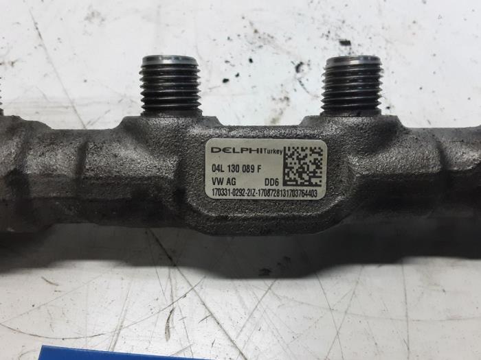 Fuel injector nozzle from a Seat Leon (5FB) 1.6 TDI 16V 2017