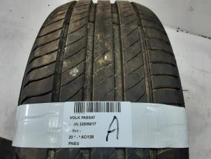 Used Tyre Volkswagen Passat Alltrack (3G5) 2.0 TSI 16V 4Motion Price € 30,00 Inclusive VAT offered by Collignon & Fils
