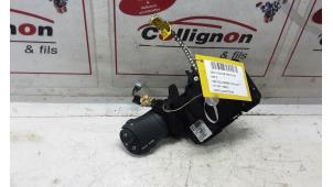 Used Indicator switch Dacia Duster (HS) 1.5 dCi Price € 39,99 Inclusive VAT offered by Collignon & Fils